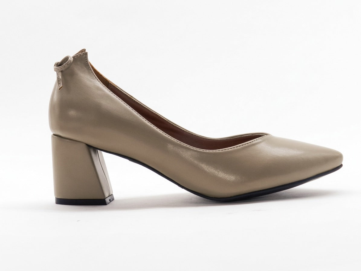 Women's Patent Faux Leather Block Heel Pumps — Beige​