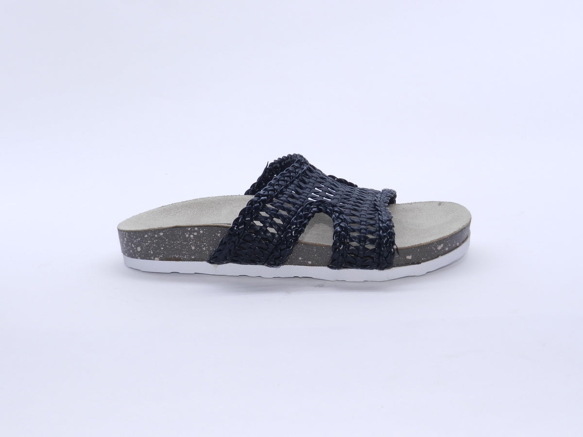 Women's Woven Flat Slippers — Black