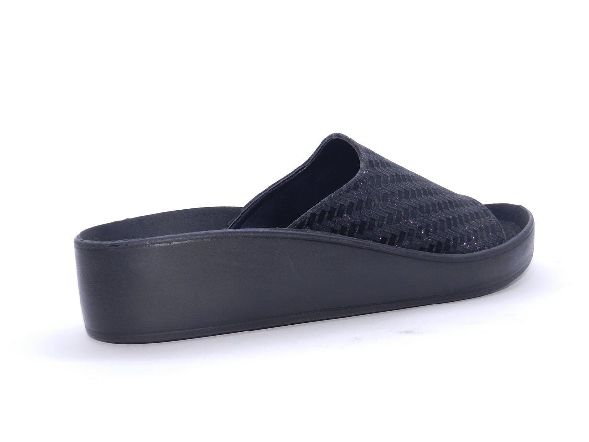 Women's Textured Wedge Slipper — Black