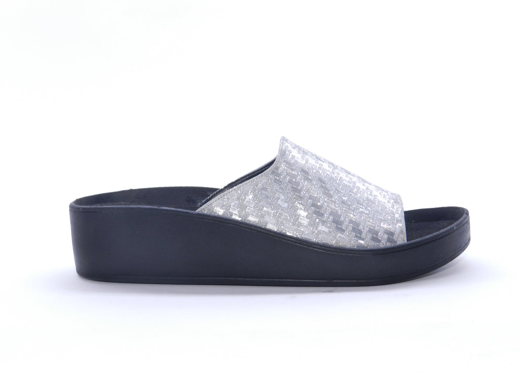 Women's Textured Wedge Slipper — Silver