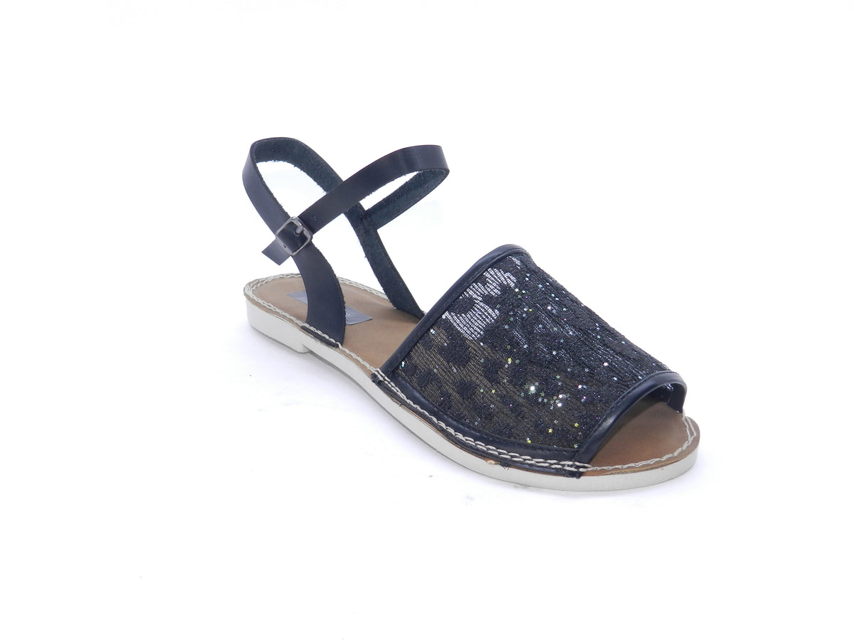 Women's Patterned Flat Sandal — Black