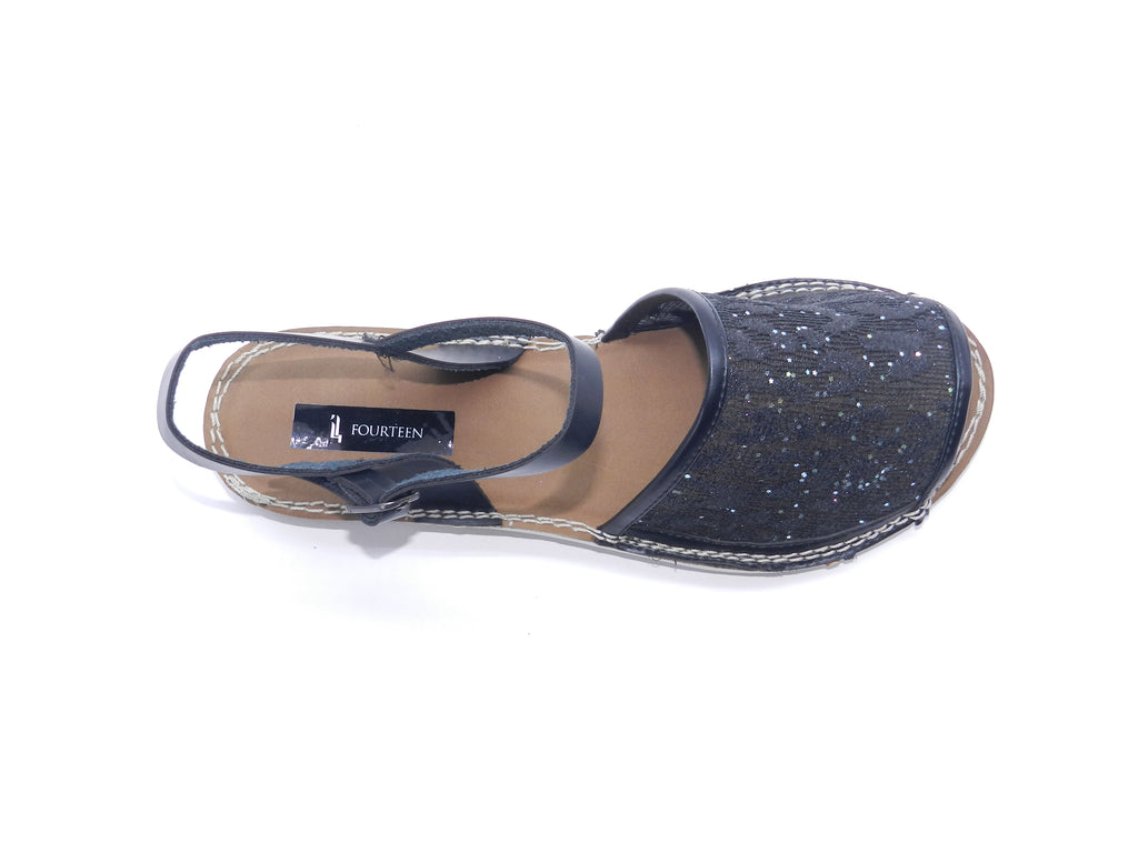 Women's Patterned Flat Sandal — Black