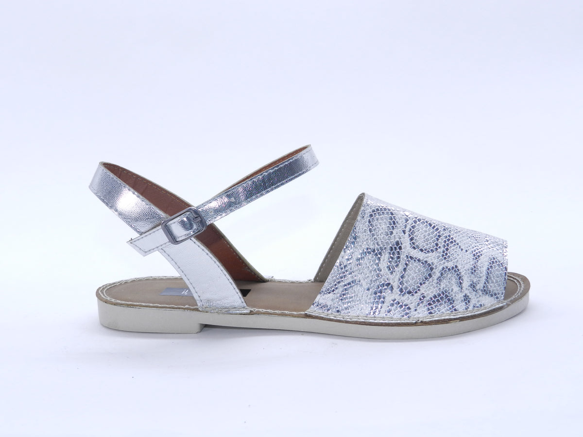 Women's Textured Flat Sandal — Silver