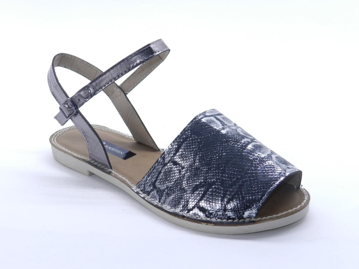 Women's Textured Flat Sandal — Black/Grey