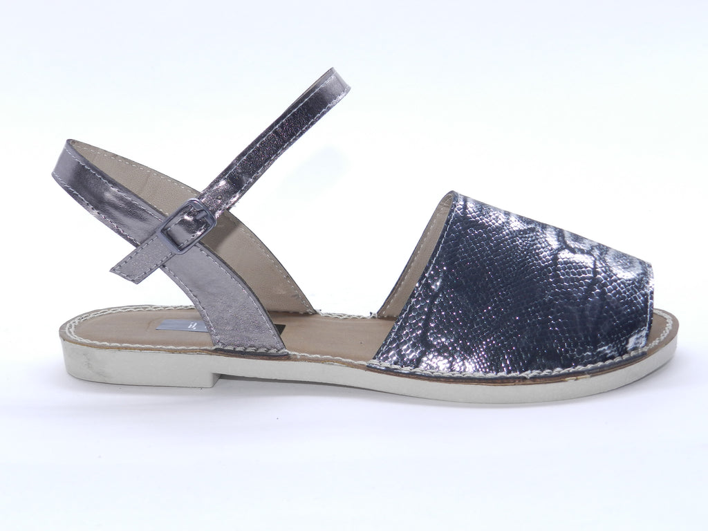 Women's Textured Flat Sandal — Black/Grey