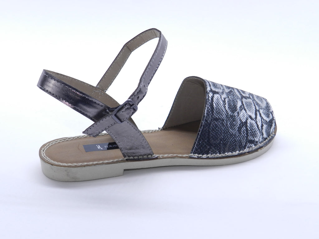 Women's Textured Flat Sandal — Black/Grey