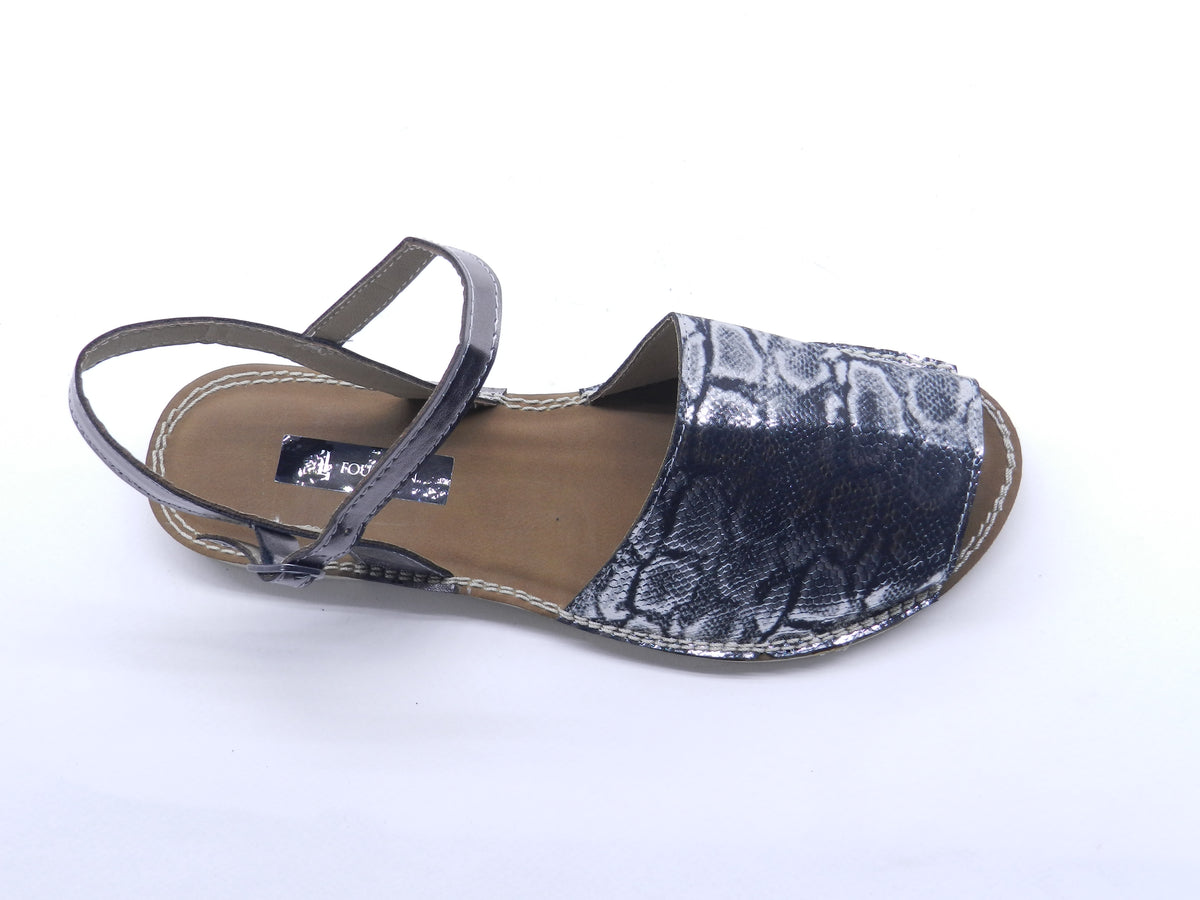 Women's Textured Flat Sandal — Black/Grey