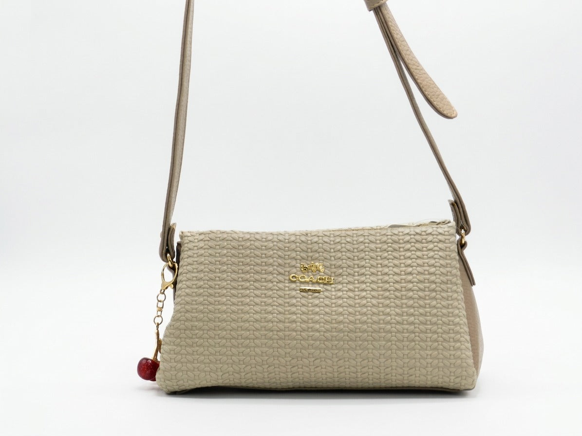 Women's Textured Shoulder Bag — Coffee​