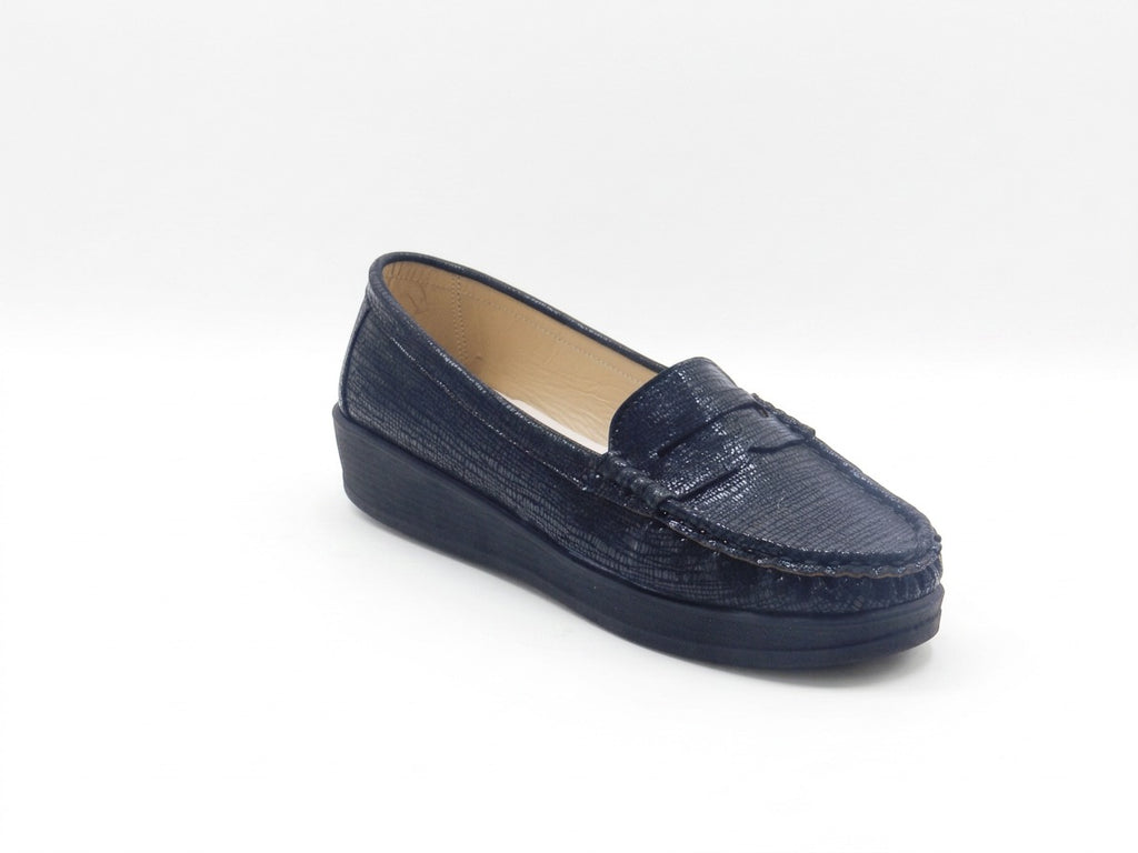 Women's Textured Wedge Loafer — Black​