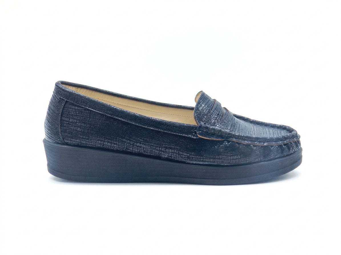 Women's Textured Wedge Loafer — Black​