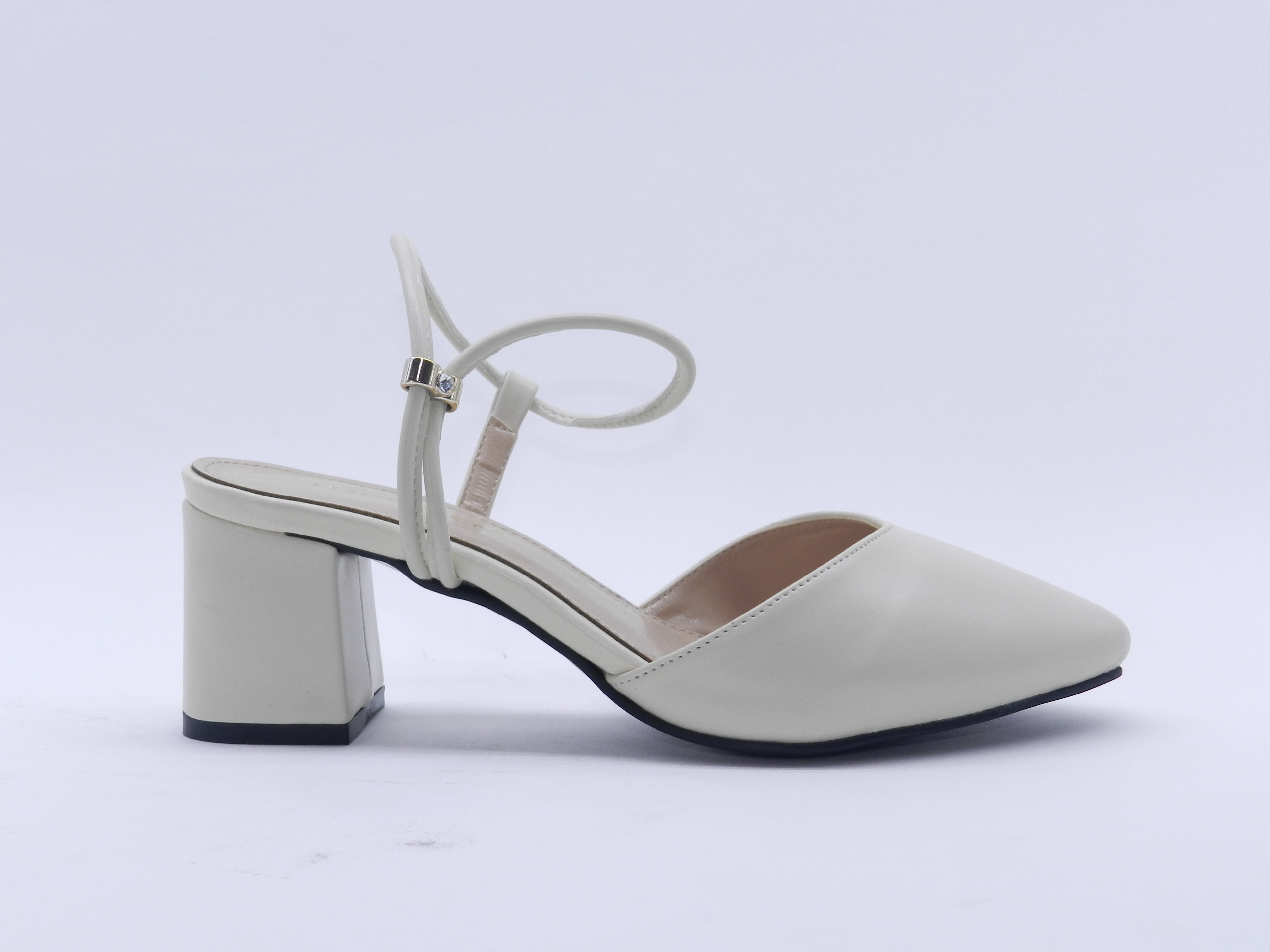 Women's Metallic Pointed Toe Block Heel Sabot — Beige